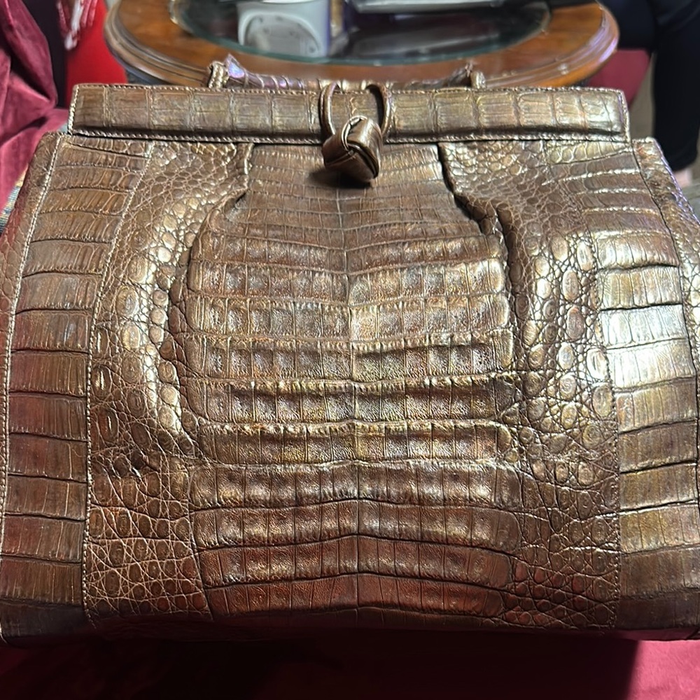Elegant Brown Crocodile-Embossed Women's Bag